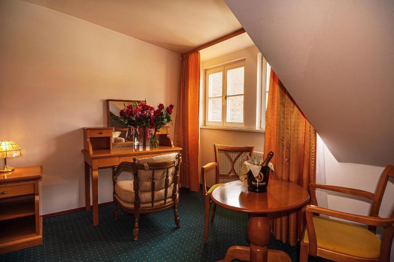 Zamecky Hotel Metternich Velka Hledsebe Luaran gambar